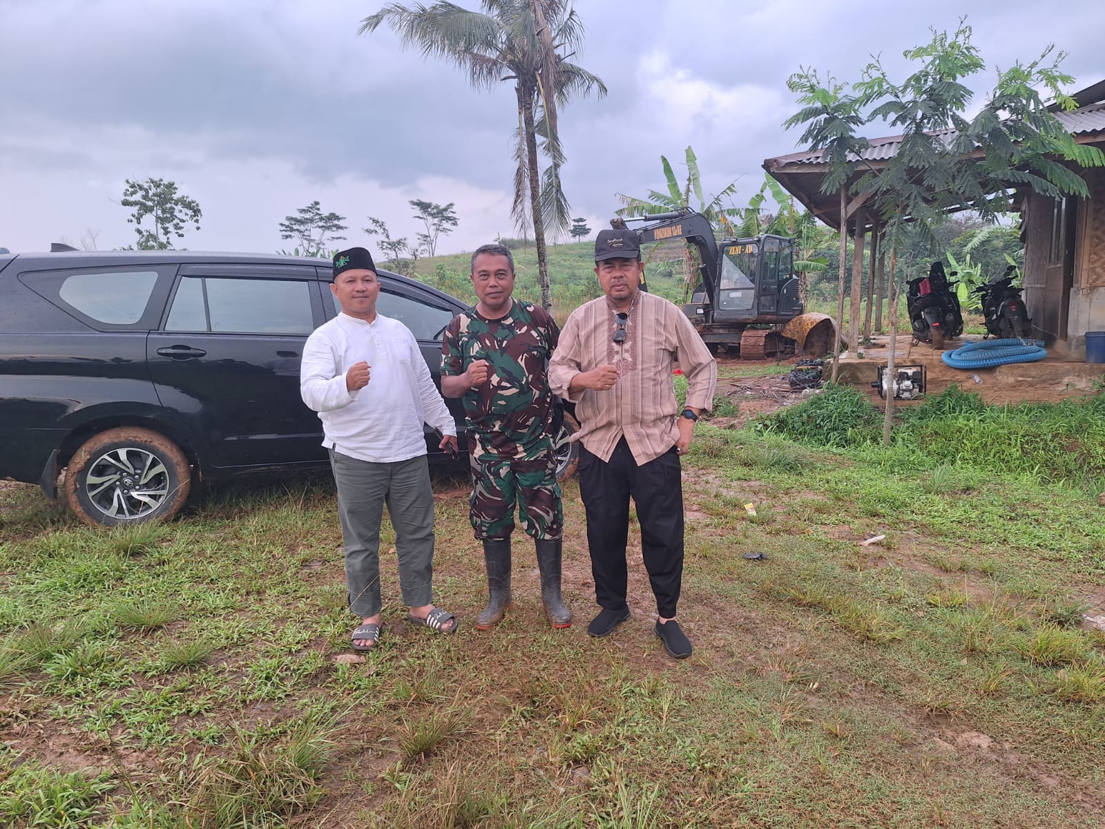 Dukung Ketahanan Pangan, Ketua Yayasan Ummul Qur'an Jonggol Bersama TNI AD di Sukamakmur